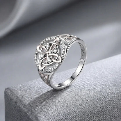 witches knot ring
